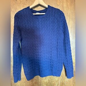 SALE ✨ Croft & Barrow women’s cableknit sweater (M) in navy blue swoop neck